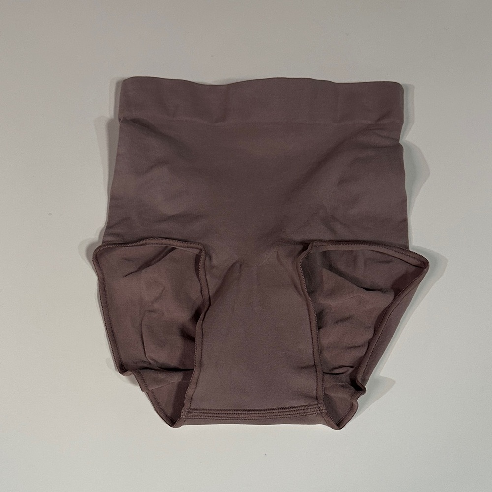 NWOT SKIMS Sculpting Brief